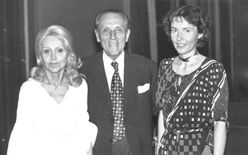 Marea violonistă Lola Bobescu (stânga), împreună cu Petru și Voichița Ghenghea, fiica dirijorului, după concertul din 4 aprilie 1984, în Studioul Radiodifuziunii Române.